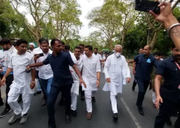 CM बघेल की चेतावनी; राहुल के साथ जाने से रोका तो कांग्रेस मुख्यालय के बाहर धरने पर बैठे बघेल