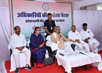 “मुख्यमंत्री भूपेश बघेल ने मनेंद्रगढ़ में ली अधिकारियों की समीक्षा बैठक…..”
