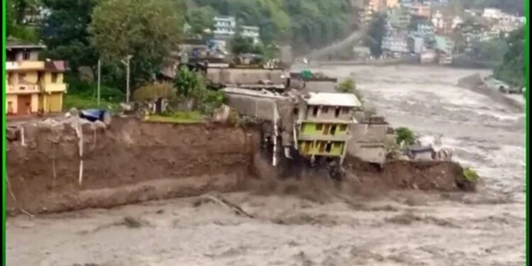 “नेपाल में बादल फटने के बाद पिथौरागढ़ में तबाही, उफान पर काली नदी, कई मकान जलमग्न, लोग लापता …”