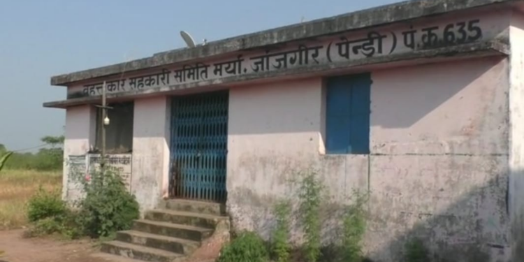 जांजगीर चांपा : धान खरीदी केन्द्रों में बोहनी तो दूर टोकन तक लेने नहीं पहुंचे किसान