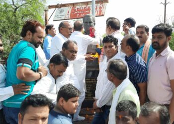 MP BREAKING : पूर्व मुख्यमंत्री स्वर्गीय श्री सखलेचा की 24  पुण्यतिथि,  मंत्रियो ने सखलेचा की मूर्ति पर माल्यार्पण कर श्रद्धा अर्पित किया
