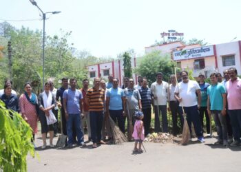 Clean India :  पुलिस अधिकारी – कर्मचारियों ने लगाया झाड़ू,अब हर रविवार दो घंटे पुलिस थानों की साफ सफाई करेंगे पुलिस कर्मी