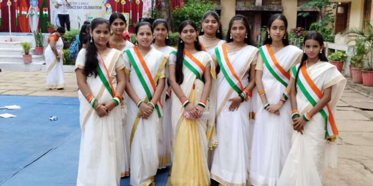 बड़े ही हर्षोल्लास के साथ मनाया गया डीएवी इस्पात पब्लिक स्कूल सेक्टर 2 भिलाई में स्वतंत्रता दिवस