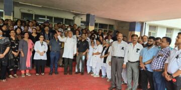 कोलकाता महिला डॉक्टर की हत्या एवं डॉक्टर्स से मारपीट के विरोध में जिले के सभी डॉक्टर रहेंगे हड़ताल पर