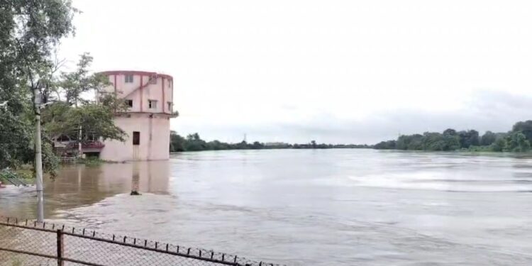 बैराजों से छोड़ गया 1 लाख 88 हजार क्यूसेक से भी ज्यादा पानी, दुर्ग में बाढ़ का खतरा, मच सकती है तबाही