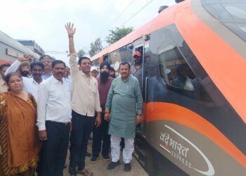 अत्याधुनिक सुविधाओं से लैस वन्दे भारत एक्सप्रेस, 16 को पीएम मोदी देंगे सौगात, सांसद विजय बघेल ने किया निरिक्षण…