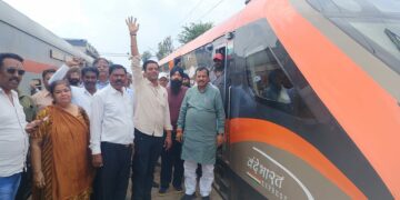अत्याधुनिक सुविधाओं से लैस वन्दे भारत एक्सप्रेस, 16 को पीएम मोदी देंगे सौगात, सांसद विजय बघेल ने किया निरिक्षण…