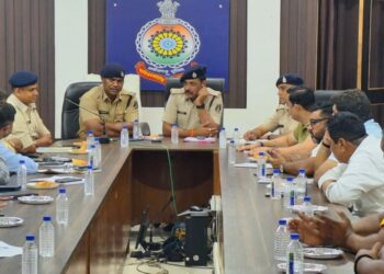 सुगम हो आवाजाही और व्यवस्थित पार्किंग की सुविधा चालकों की समस्याओं का हो जल्द निराकरण बैठक में ट्रांसपोर्टरों ने रखी बात दुर्ग पुलिस के साथ