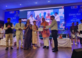 पीएम मोदी ने युवाओ को बांटे 51000 नियुक्ति पत्र दी उज्जवल भविष्य की शुभकामनाएं