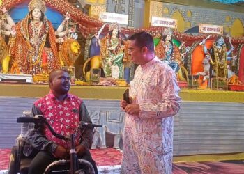 दान का योग और सहयोग का संयोग शिक्षा के लिए नौ कन्याओं को 10-10 हजार का चेक और एक दिव्यांग को मिला ई ट्रायसायकल