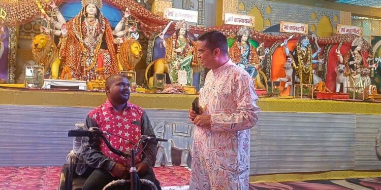 दान का योग और सहयोग का संयोग शिक्षा के लिए नौ कन्याओं को 10-10 हजार का चेक और एक दिव्यांग को मिला ई ट्रायसायकल