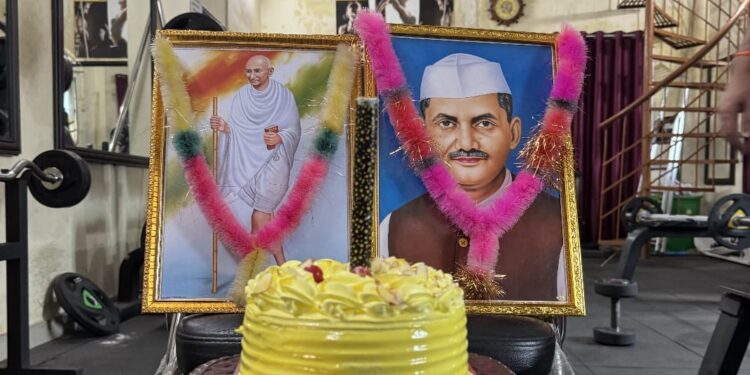 जय हनुमान व्यायाम शाला के खिलाड़ियों ने मनाया गांधी शास्त्री जयंती दिवस