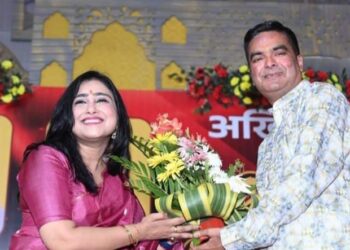 वैशाली नगर के लोकांगन में देर रात तक काव्य प्रेमी हंसी ठहाकों की महफ़िल से हुए सराबोर