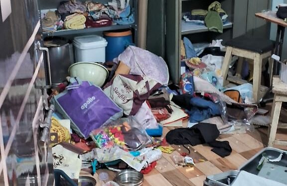 दो दो मकानों में हुई चोरी लोहे का ग्रील काटकर वारदात को दिया अंजाम