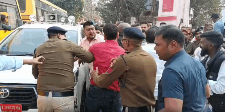 प्रॉपर्टी डीलरों ने रोका प्रदेश अध्यक्ष का काफिला