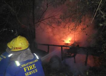 ट्रक में लगी आग पर दमकल दुर्ग की टीम ने पाया काबू