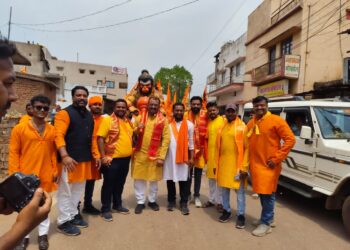 कुम्हारी में विशाल भव्य शोभा यात्रा का आयोजन विश्व हिंदू परिषद बजरंग दल के द्वारा किया गया