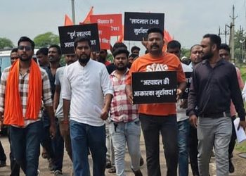 जेवरा-सिरसा स्वास्थ्य केंद्र में अनियमितता का आरोप, बजरंग दल ने किया घेराव