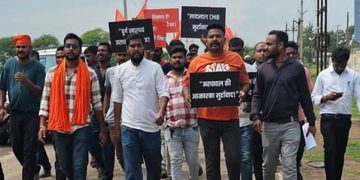 जेवरा-सिरसा स्वास्थ्य केंद्र में अनियमितता का आरोप, बजरंग दल ने किया घेराव