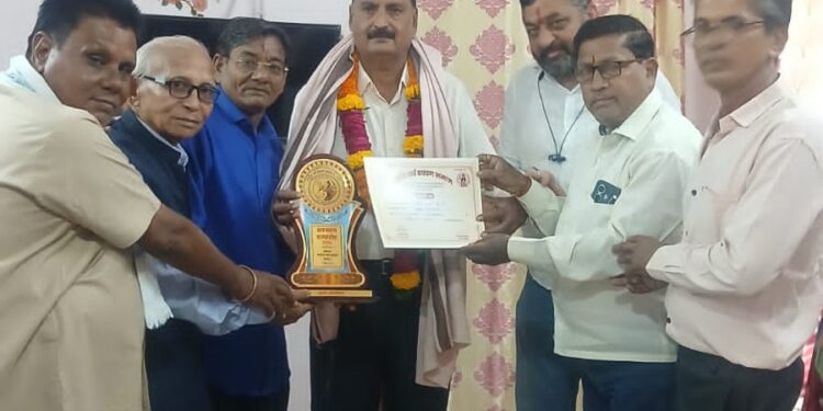 शिक्षकों का सम्मान, राष्ट्रीय सर्व ब्राह्मण समाज ने किया अभिनंदन