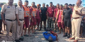 खारून नदी के तेज बहाव में उतरे SDRF के डीप डाइवर्स, 38 वर्षीय युवक का शव बरामद,,