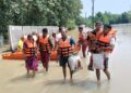 10 से 12 फीट गहरे बाढ़ के पानी में फंसे 10 लोग, बीमार महिला और दो बच्चियों समेत सभी का रेस्क्यू