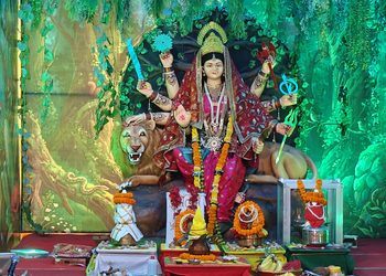 प्रगति नगर में मां दुर्गा की प्रतिमा स्थापित, षष्ठी पर भोग-भंडारा