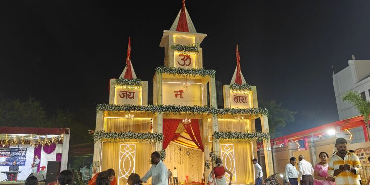 रिसाली के प्रगति नगर में शरद पूर्णिमा पर माता लक्ष्मी जी की भव्य आरती, उमड़े श्रद्धालु